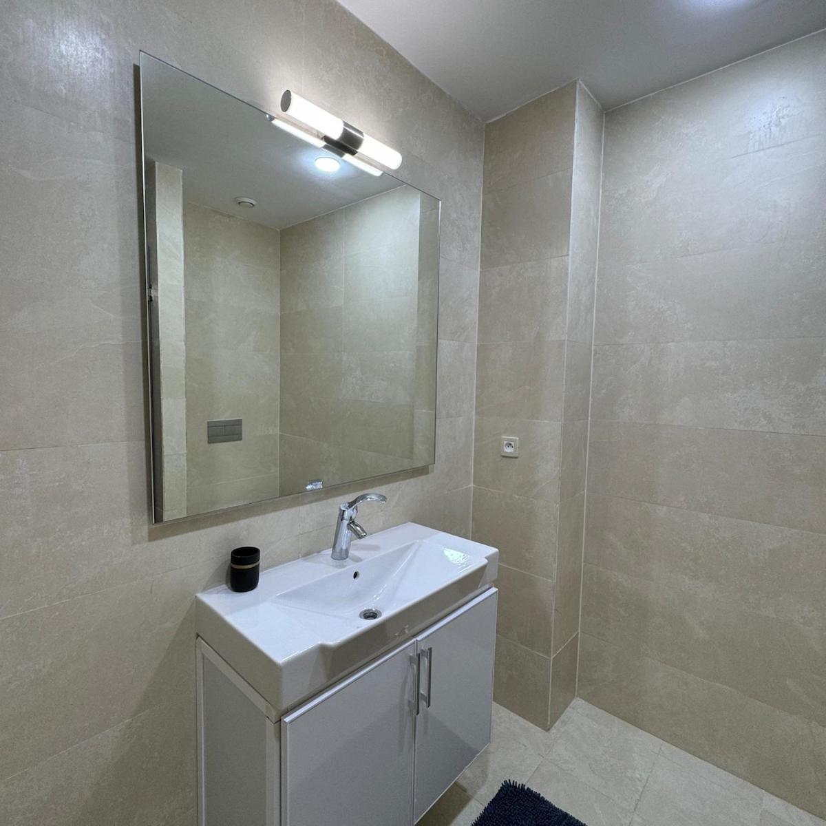 Beachside, Pool Access In Appartement *